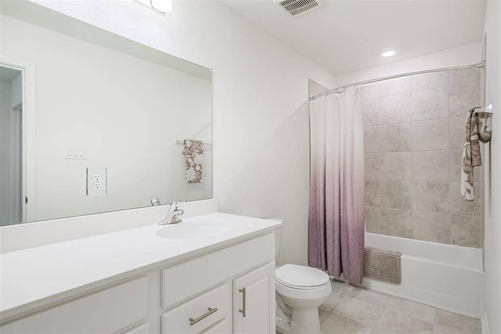 This full bathroom is ideal for family and guests! With a convenient tub/shower combo, a spacious countertop, and bright lighting, it's both functional and stylish for everyday living.