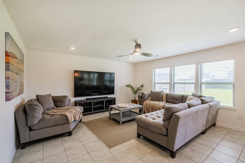 This bright living room is perfect for relaxation and entertainment. Soaked in natural light and full of space, it's the perfect spot to enjoy all the little moments that make a house a home.