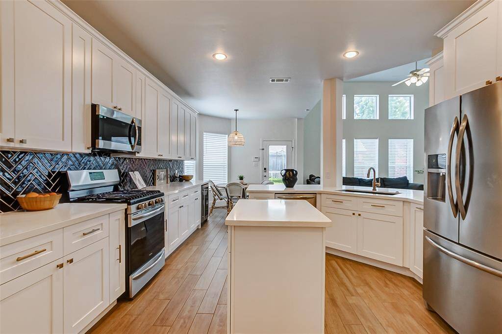 The kitchen is truly a chef's haven, designed with both style and functionality in mind. A center island provides plenty of space for meal prep, while the exquisite quartz countertops offer both beauty and durability.