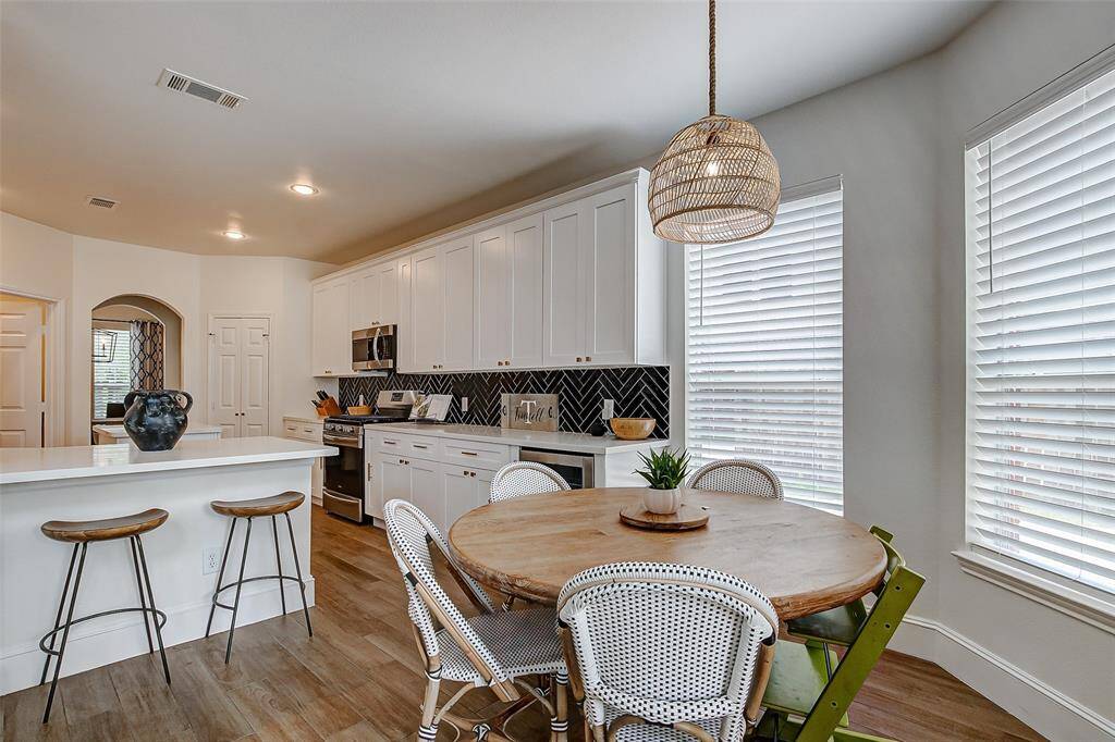 Adjoined to the kitchen is the spacious and bright breakfast area, bathed in natural light from the surrounding large windows.