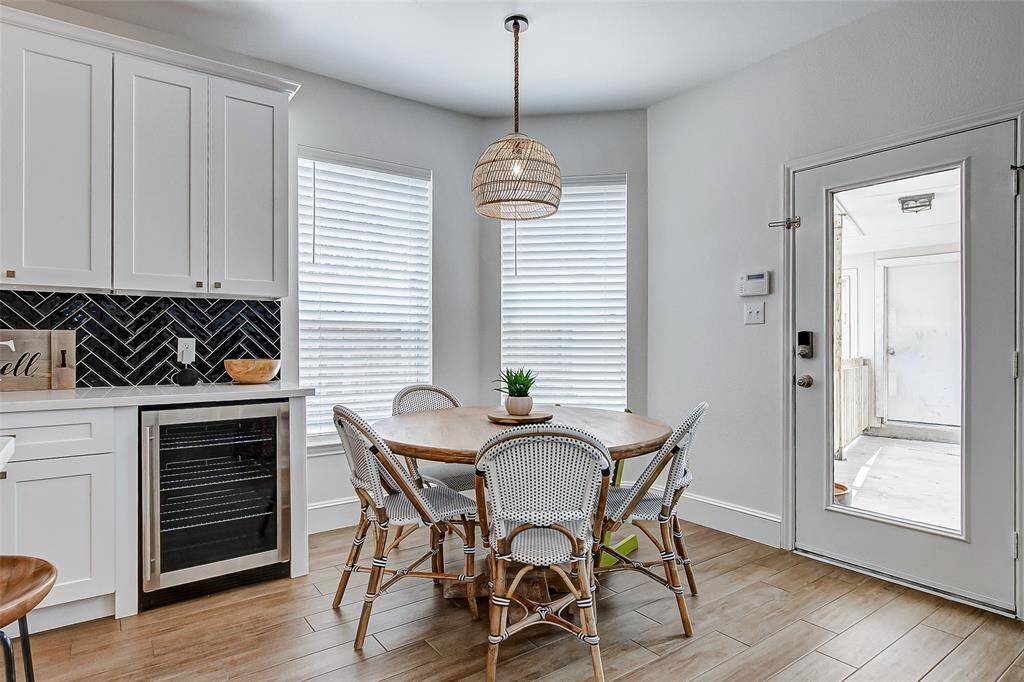 This inviting space also offers direct access to the backyard through a door, making it perfect for seamless indoor-outdoor dining and entertaining.