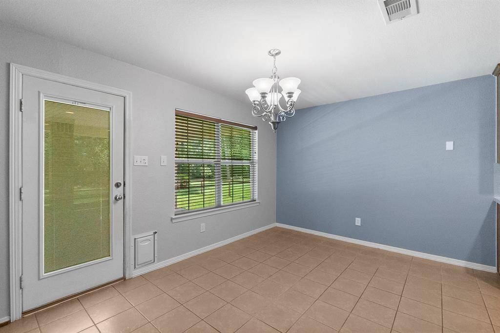 Great open breakfast space that is open to the family room
