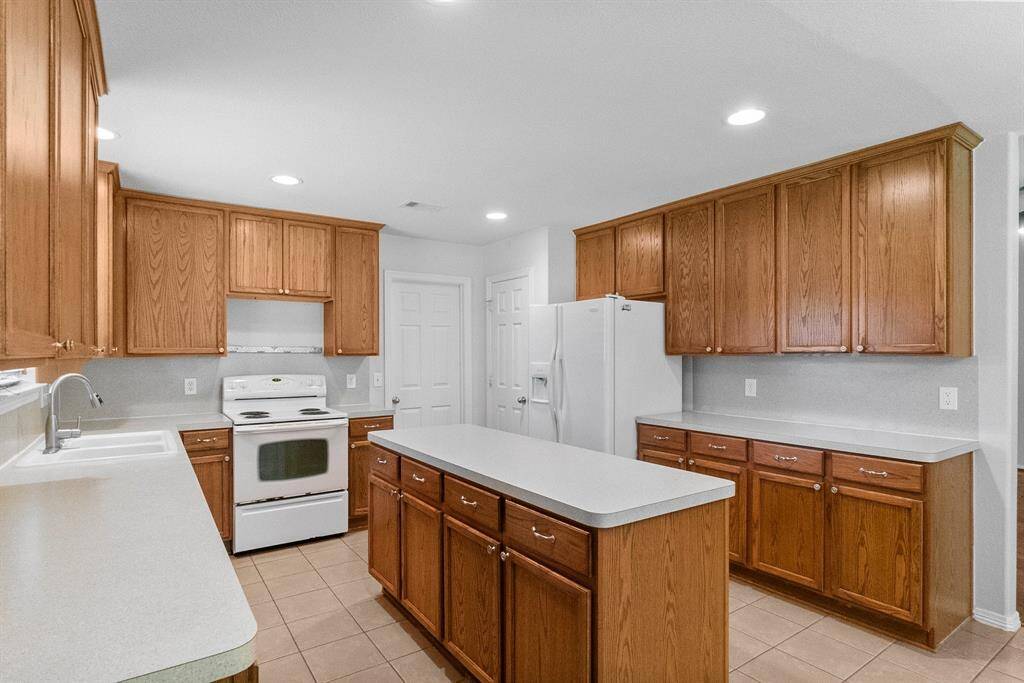 Wonderful kitchen with plenty of cabinets, countertops and island makes this the perfect kitchen to prepare meals in.