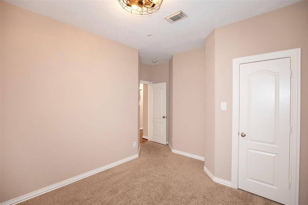 Another generous size bedrooms.