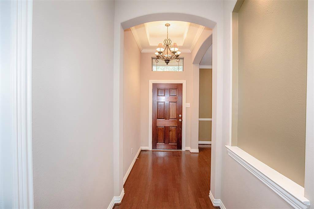 Multiple art niches offer the perfect opportunity to showcase your favorite décor or personal touches.