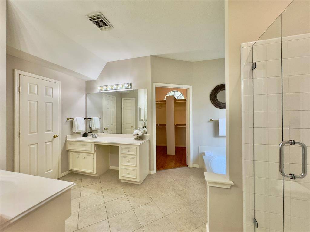 Primary bath & walk-in closet