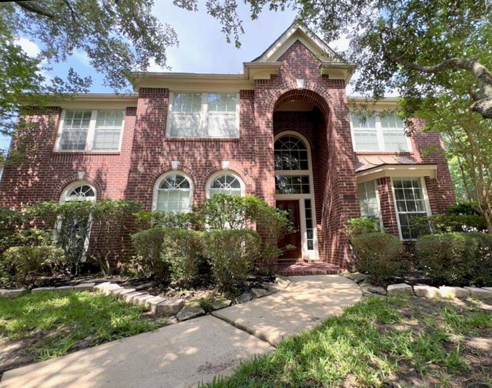 Gorgeous 4/2.5/3 Home located in the highly desired Cinco Ranch community.