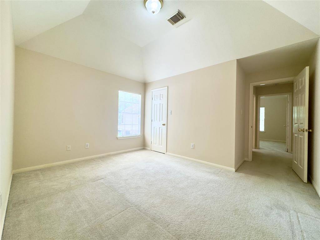 4th bedroom. (Upstairs)