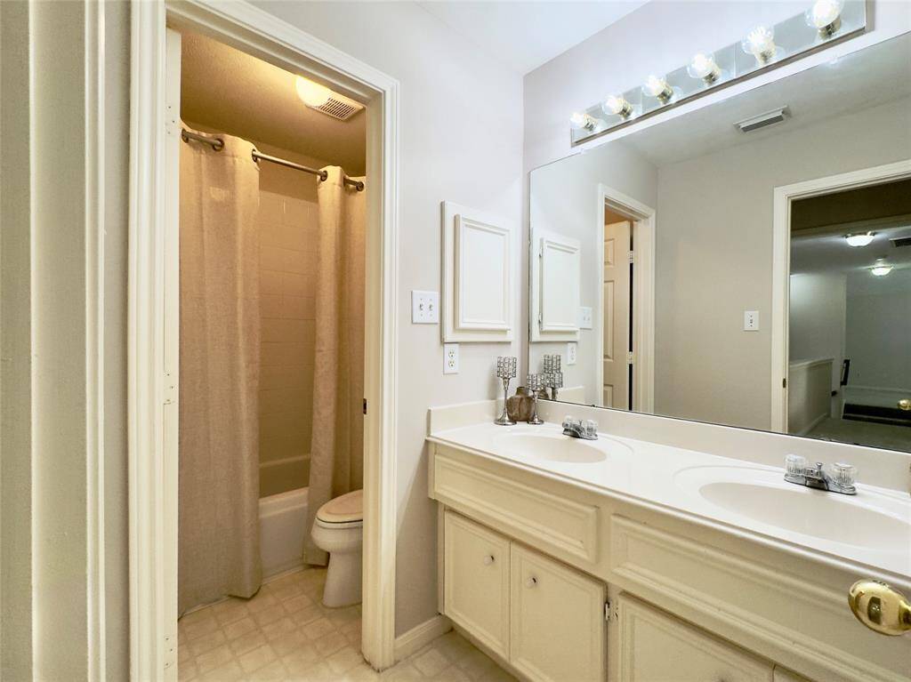 Full upstairs bath.