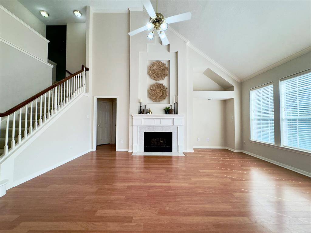 Gorgeous Gas Fireplace!