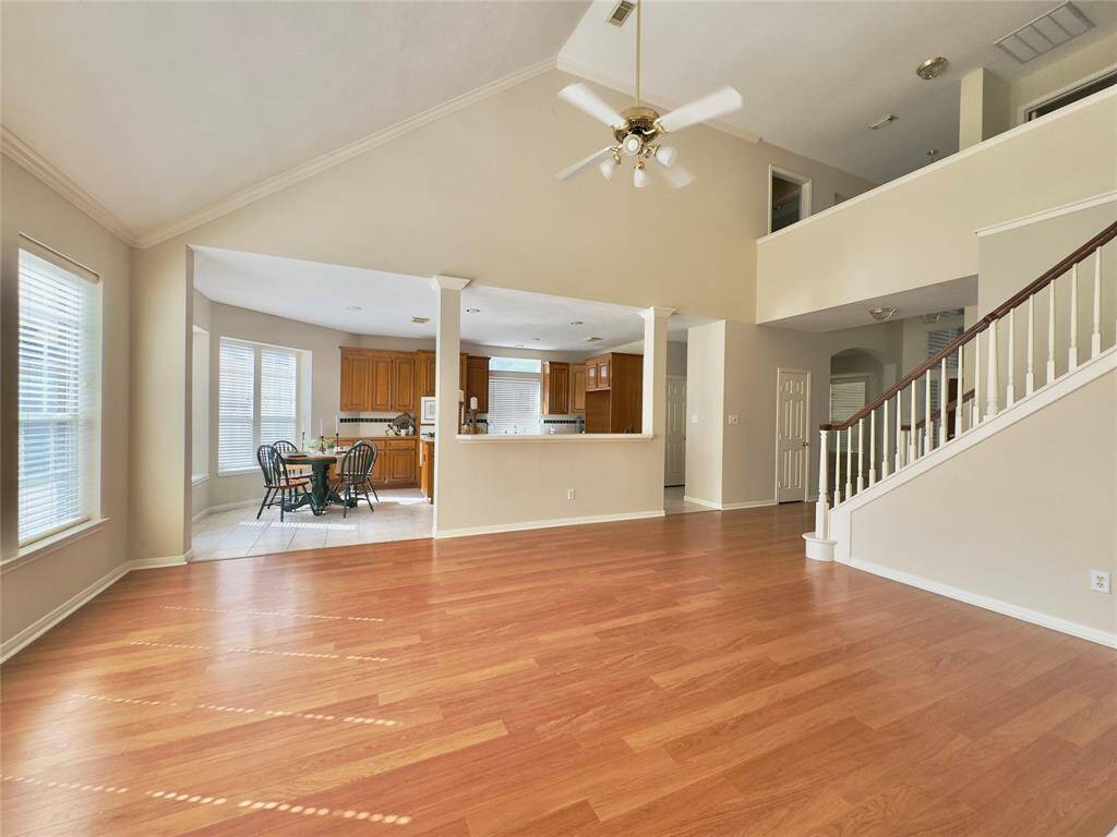 View into the kitchen and breakfast area.