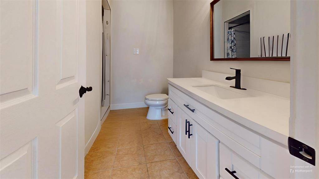 Bedroom 4 En-Suite Bath