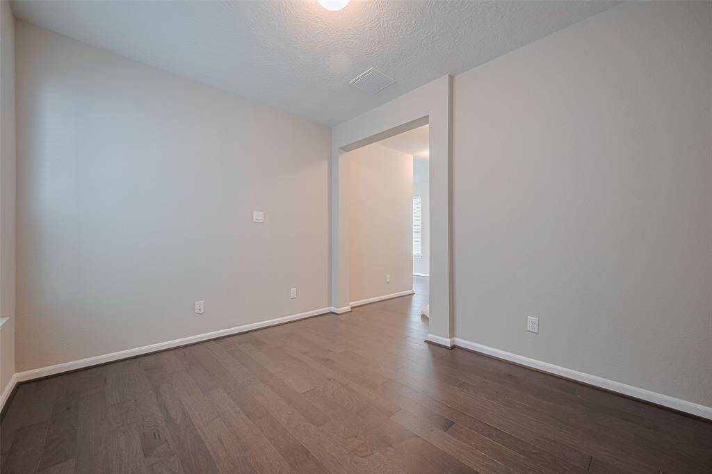 Down stairs extra room, perfect for dining room, exercise room or office.