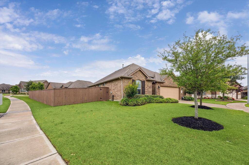 Sitting pretty on an oversized 10,083 sq. ft. (per appraisal district) corner lot, this home enjoys a lovely fenced side and back yard as well as a deep front yard elevation.