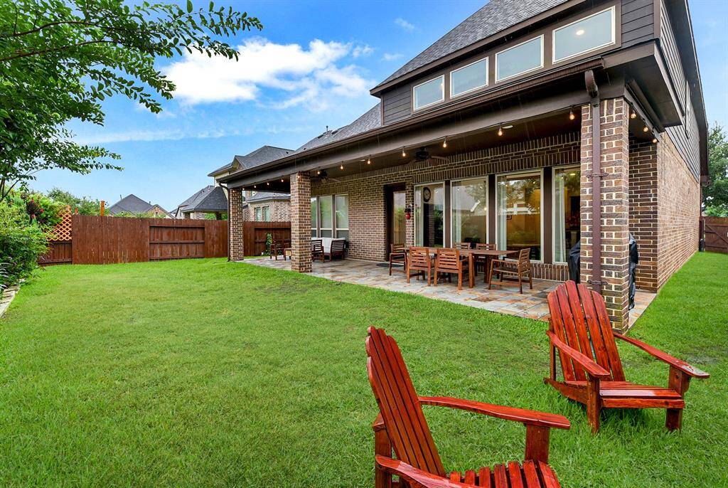 This home is truly remarkable, featuring a delightful backyard retreat. With ample space for creating an outdoor oasis, play area, accommodating pets, or indulging in gardening.
