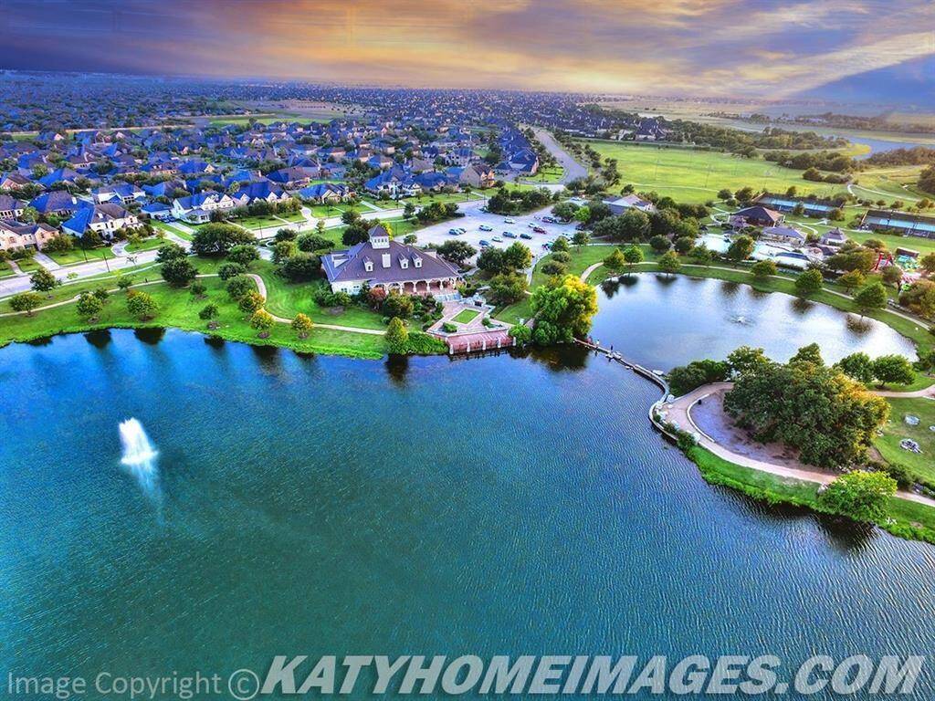 This sought-after master-planned community includes two elementary schools and offers a gym, pools, parks, and much more for the residents to enjoy.