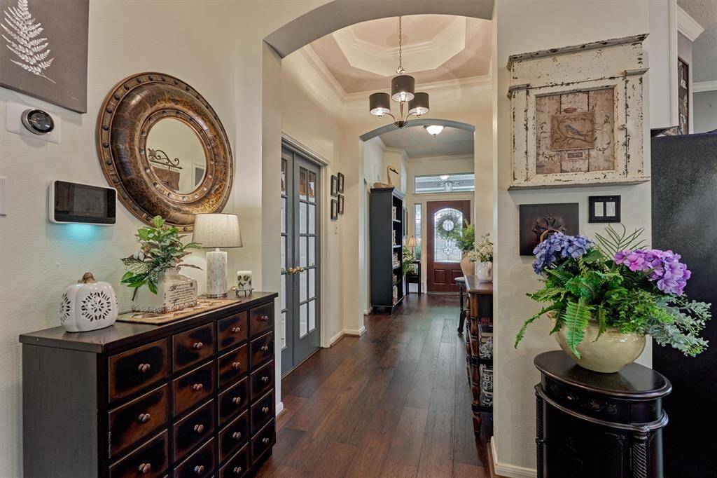 Octagonal tray ceiling in the hallway highlights the height of the ceilings in this immaculate one story.