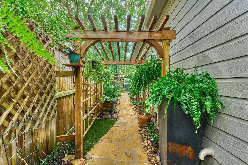 This backyard has been transformed into an exclusive space for personal enjoyment and reflection.