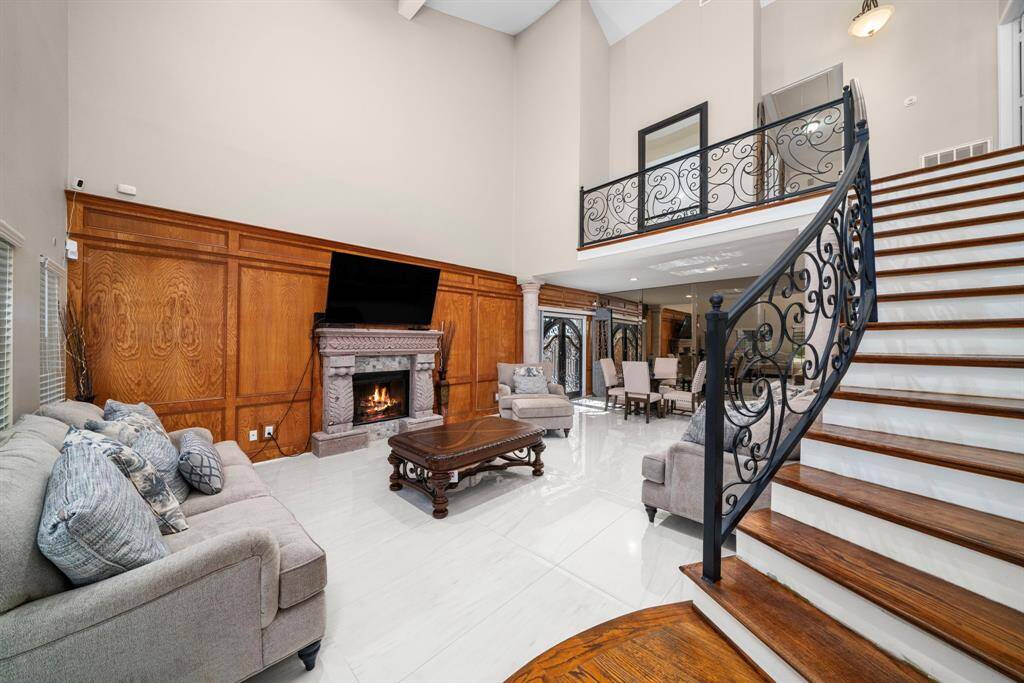 Grand entryway as soon as you walk in