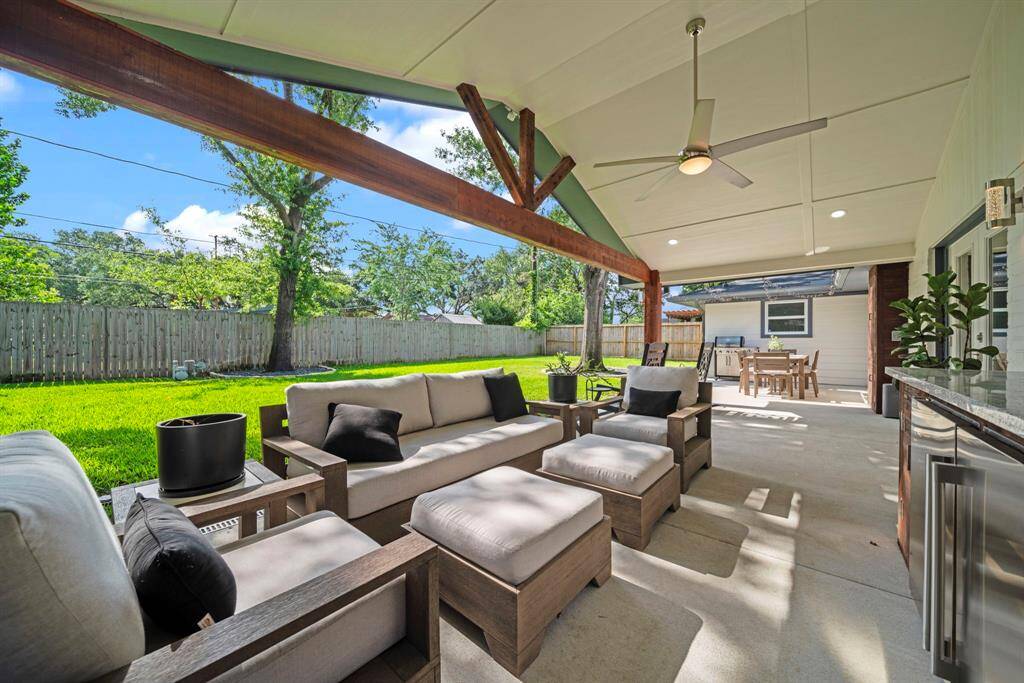 Incredibly outdoor living space