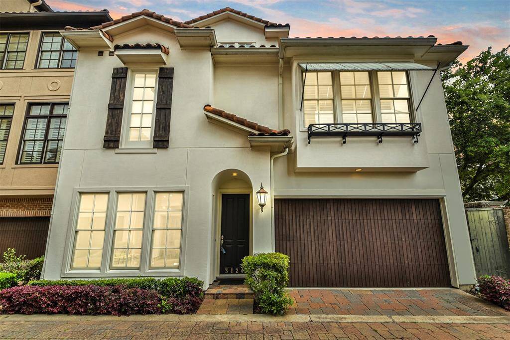 Boasting elegant architecturallines and a Mediterraneanfacade, 3124 Murworth Drive istruly a picturesque place to callhome.