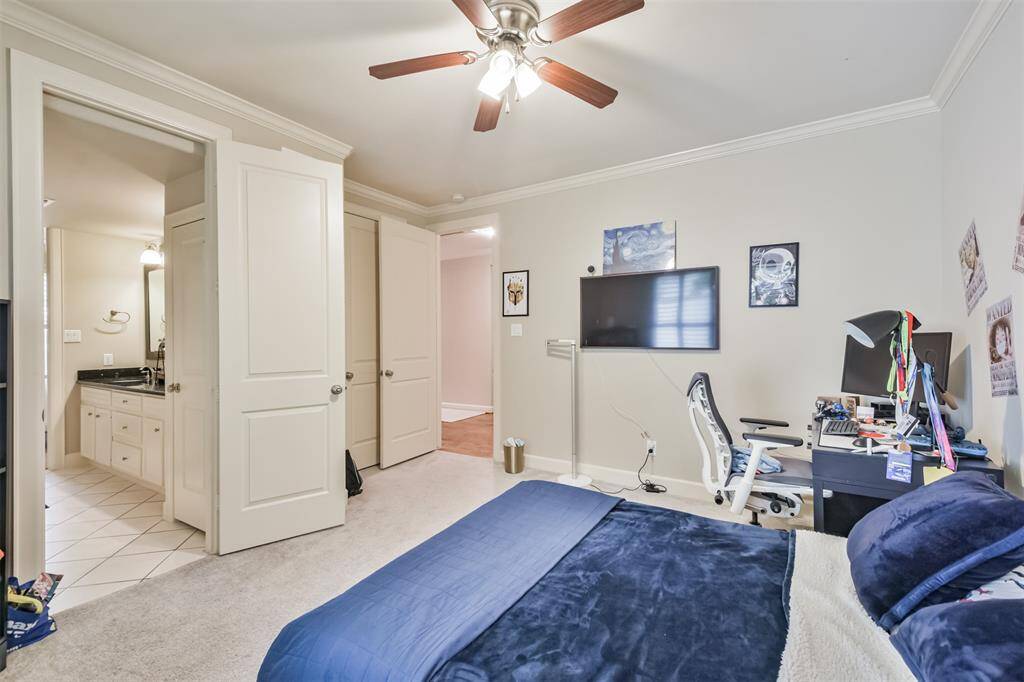 This spacious bedroom includesample closet storage,comfortable carpeting, crownmolding, and easy access to theJack and Jill bathroom.