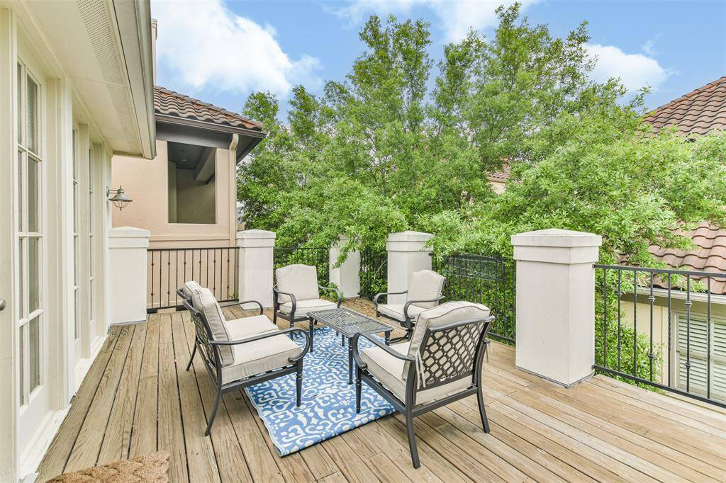 Surrounded by mature trees andMediterranean-inspiredarchitecture, this rooftop deckprovides a tranquil spot tounwind in style.