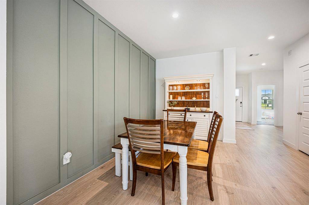 Stylish dining area featuring a gorgeous accent wall that adds character and charm—perfect for gatherings or everyday meals.