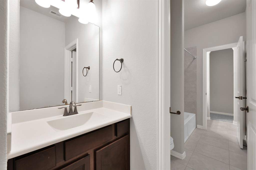 Jack & Jill bathroom services guest bedrooms.