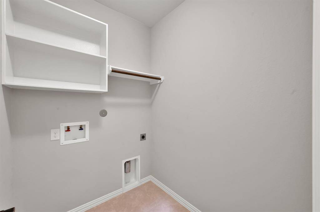 Laundry room w/ additional storage