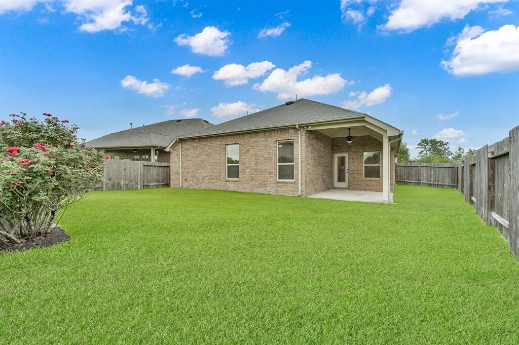 Spacious backyard w/ covered back patio that offers plenty of shade in the afternoon.