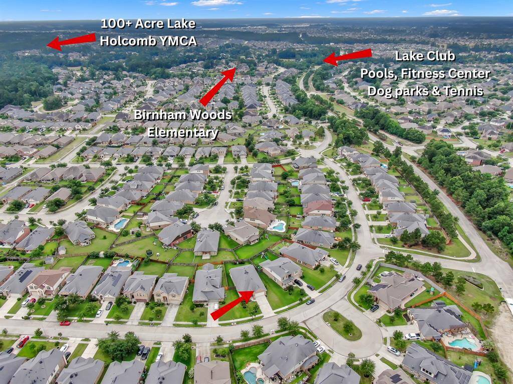 Walking distance to Pools. Splashpad, Dog parks, Tennis and pickleball courts, Playgrounds and Elementary School