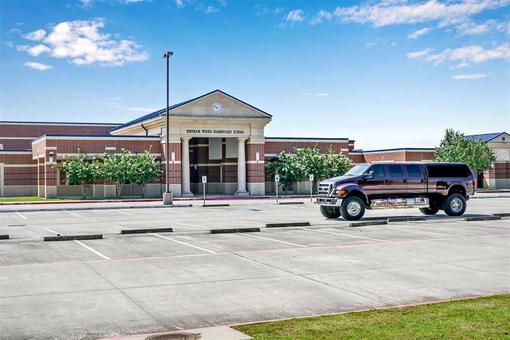 Zoned to top rated CISD schoolswithin the neighborhood such asBirnham woods elementary.