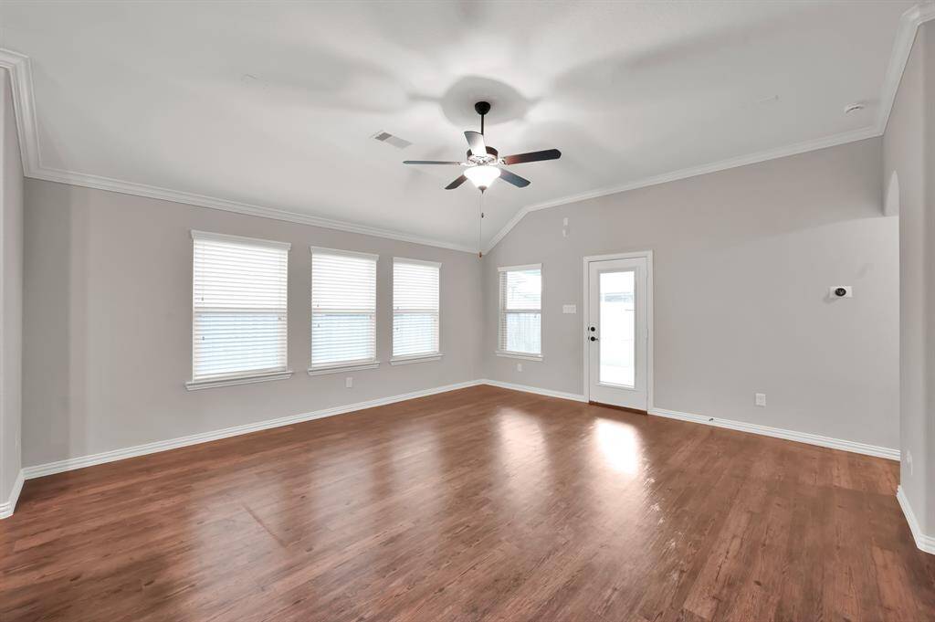 Large open family room>