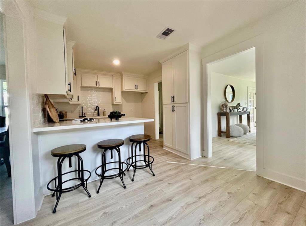 Breakfast area looking to Kitchen