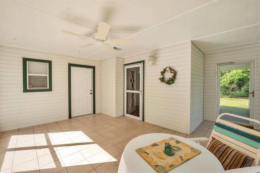 Sunroom to enjoy your morning coffee