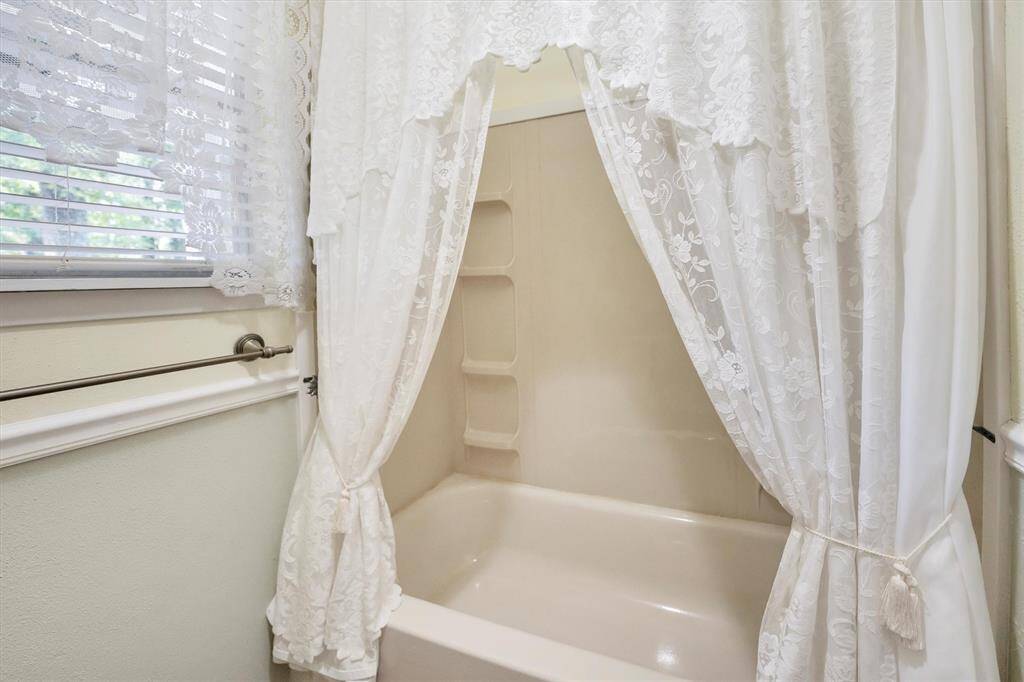 Hall bathroom with tub