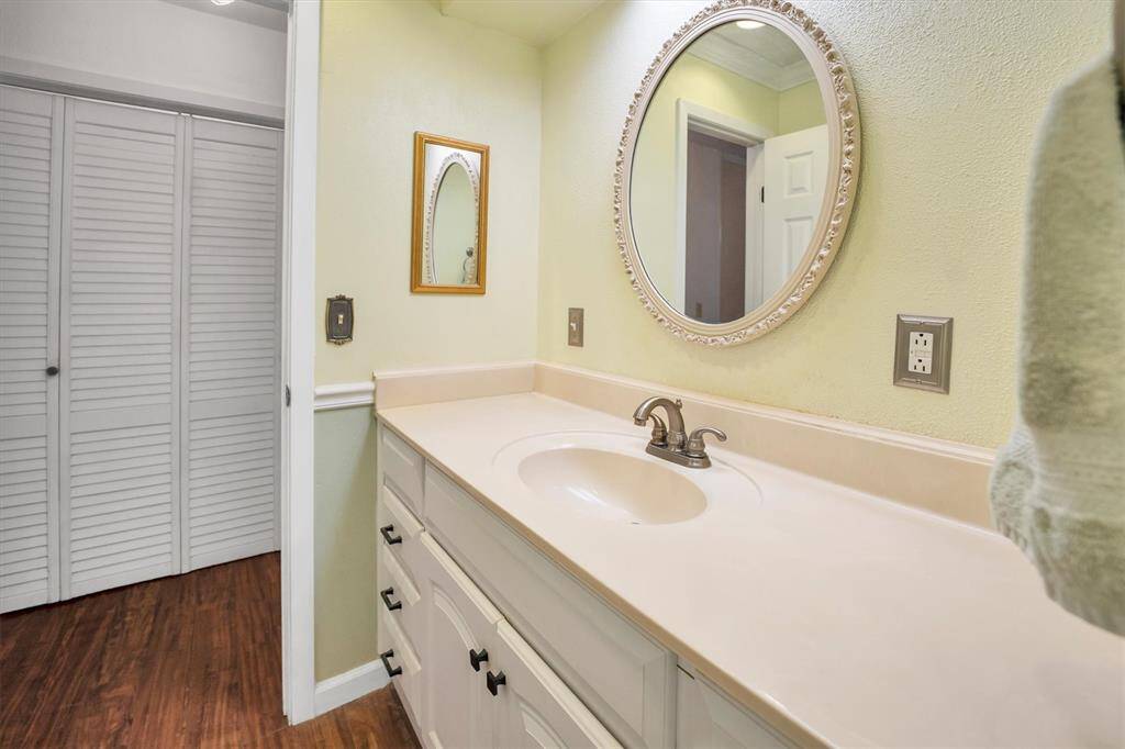 Full hallway bathroom