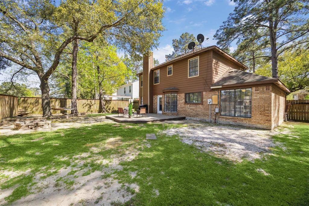 Alternate view of backyard.