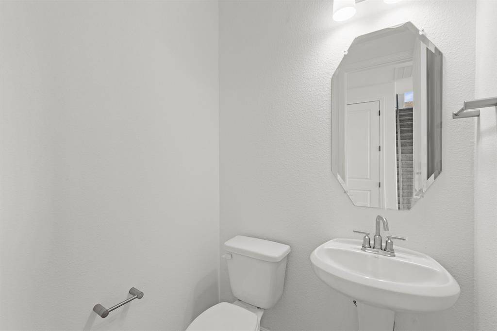 Note: Sample product photo. Actual exterior and interior selections may vary by homesite. Photo may be virtually staged