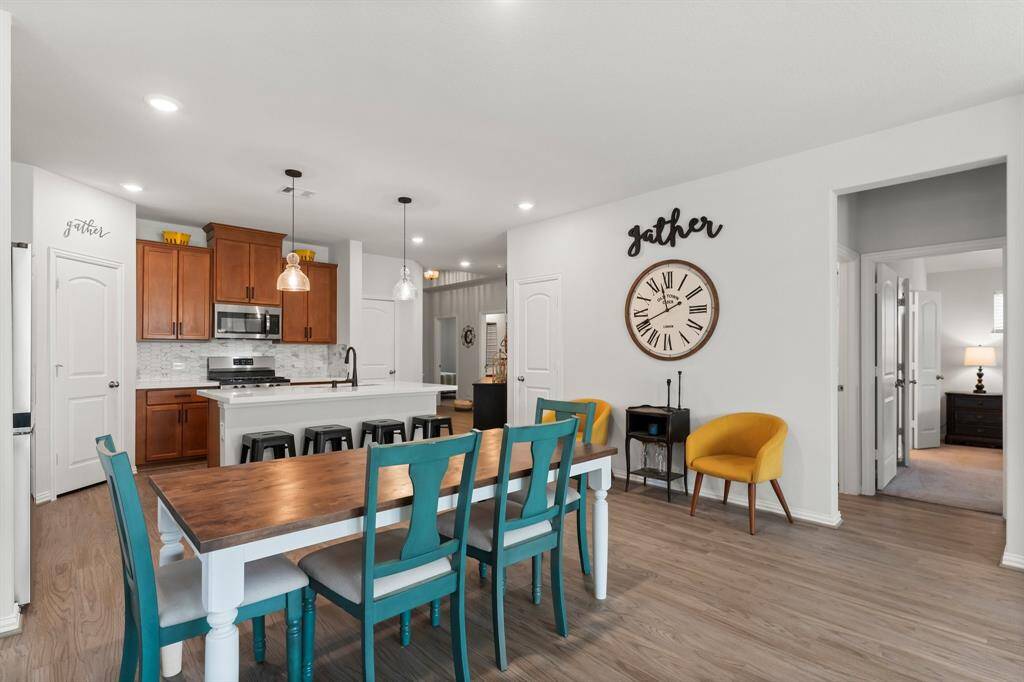 Experience bright and open living in this beautifully appointed family room. With neutral tones, large windows offering great light, and plenty of space for furniture, it's ready to become your favorite spot to unwind. Features include a ceiling fan and stylish decorative elements.