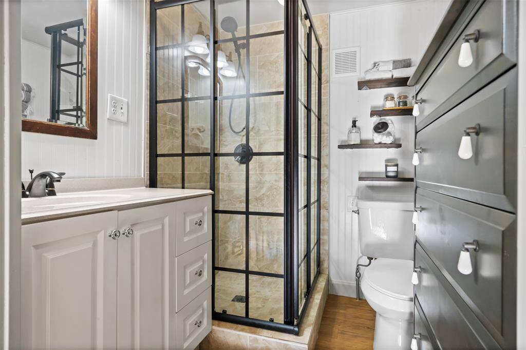 Guest House Bathroom