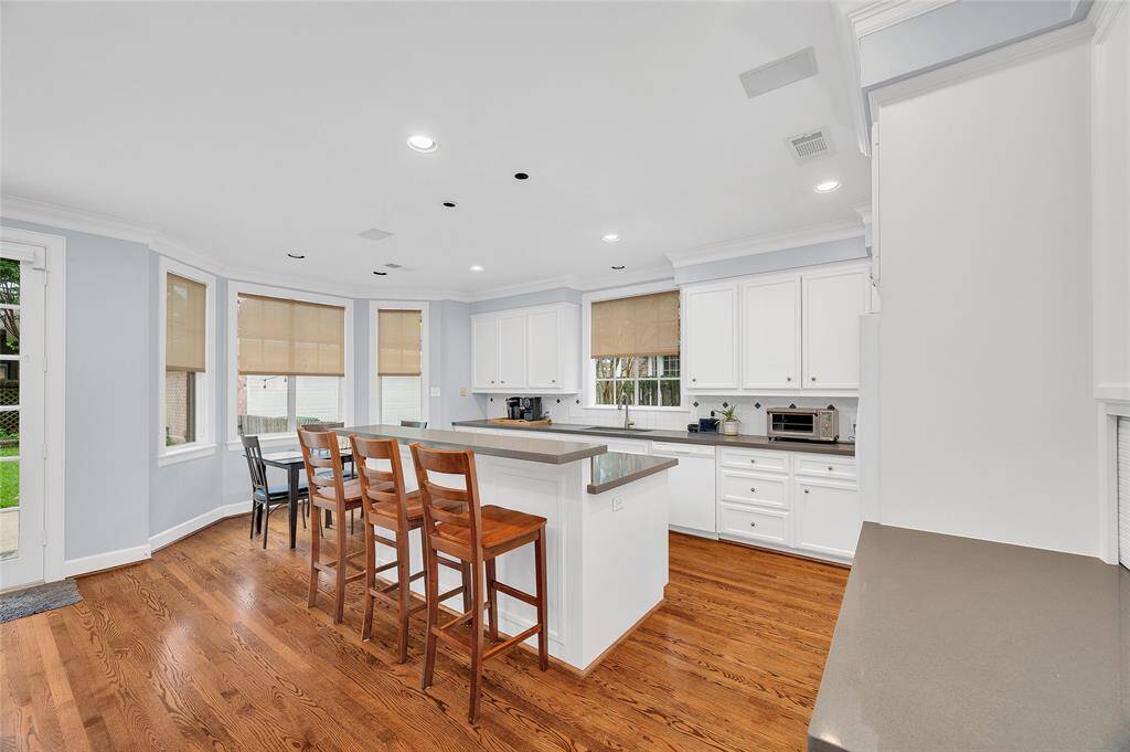 Great storage throughout with full pantry