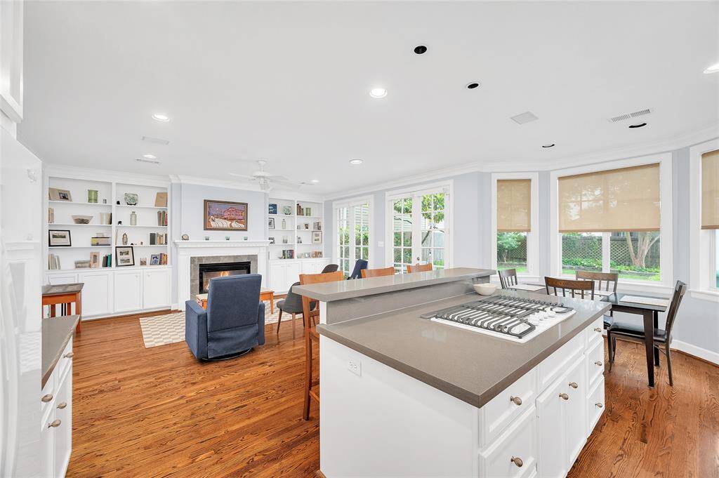 Serving bar with 5-burner gas cooktop
