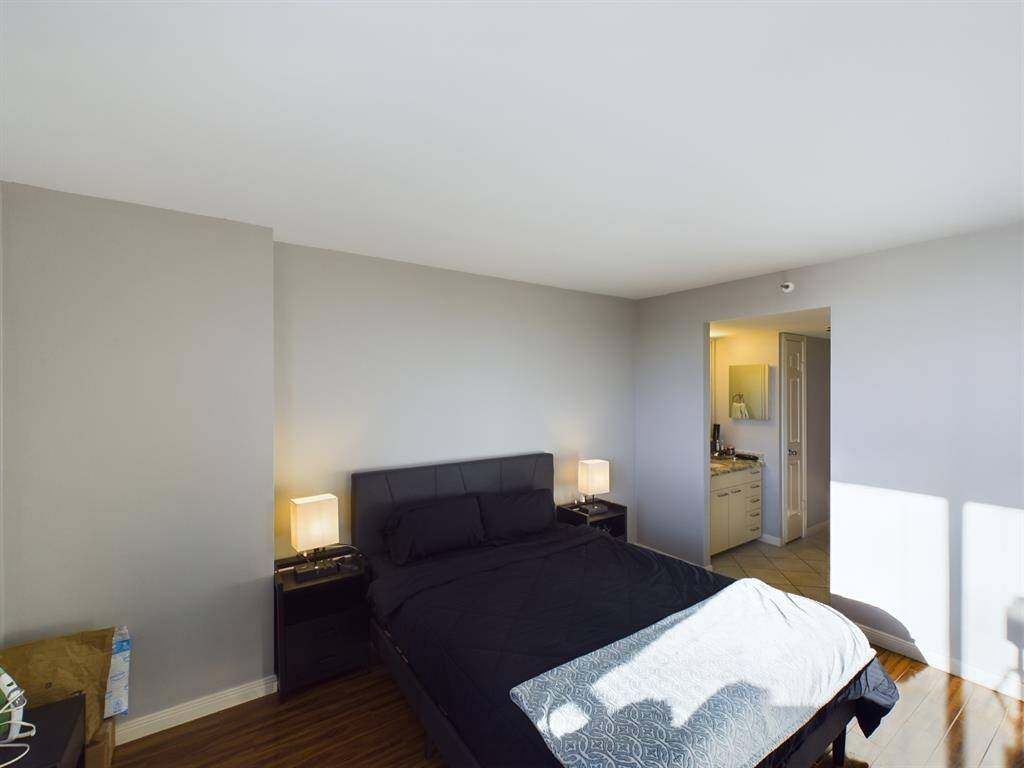 Great Size Primary Bedroom