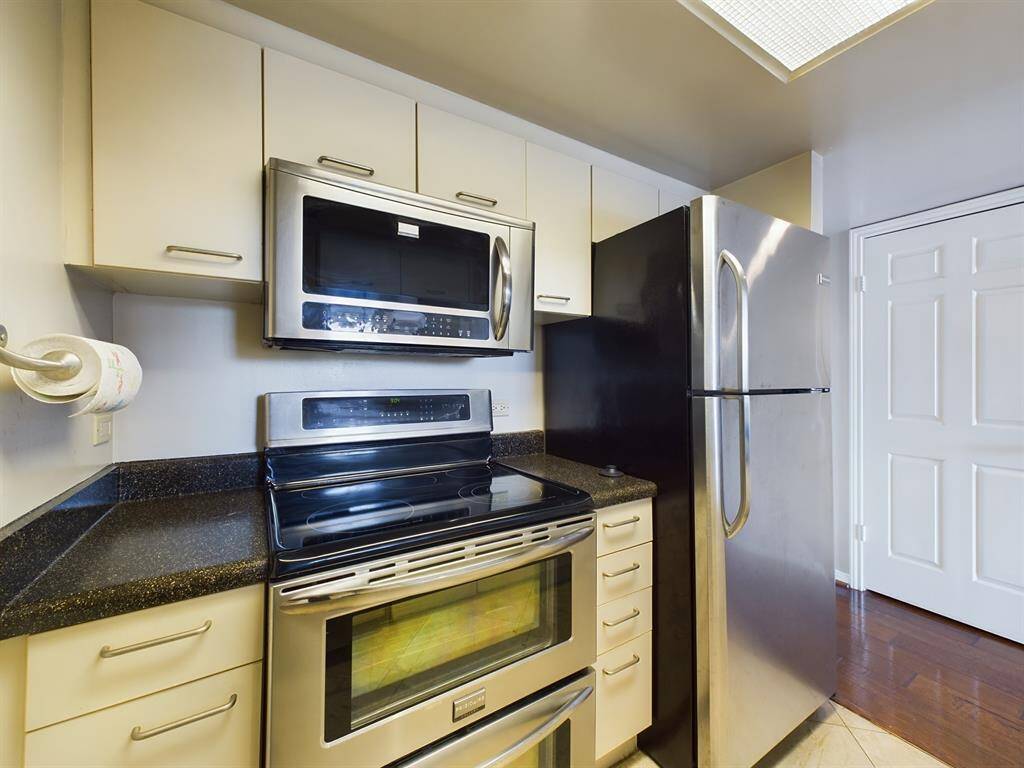 SS Appliances & Dual Oven
