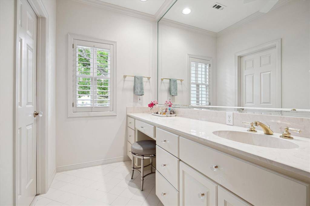 All bathrooms are large and fresh. Some with 2024 quartz countertops.
