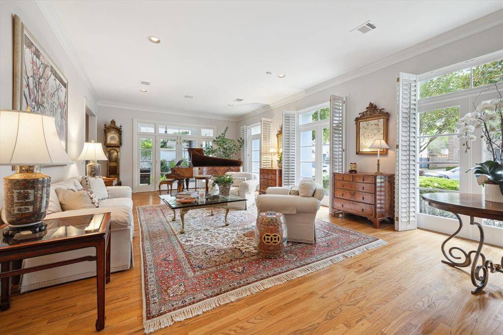 Looking at the living room from the opposite direction, you can see beloved Overbrook. This home is around the corner from St. John’s School and River Oaks Baptist School is just a bike ride away.