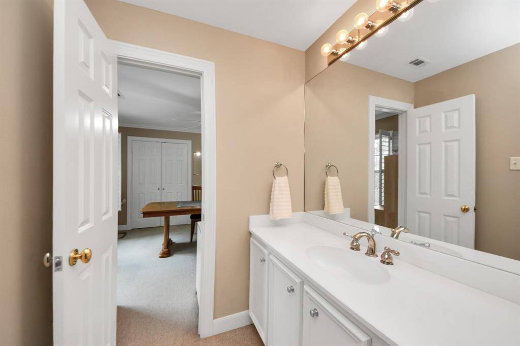 Two entrances into this bath between Bedroom 2 and Bedroom 3.