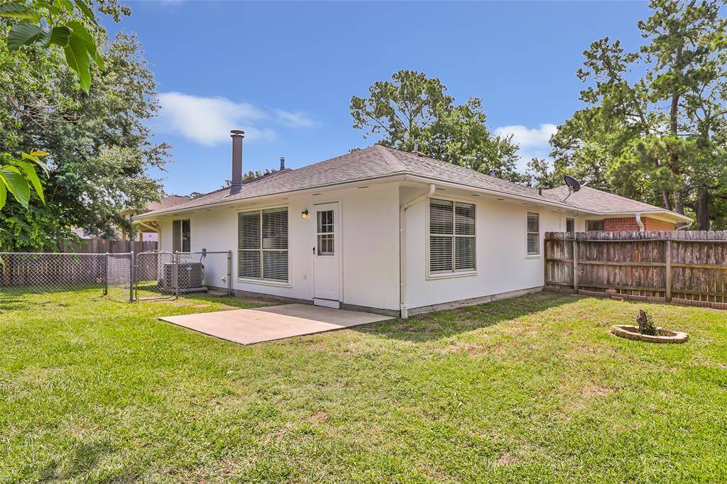 This photo shows the backyard with a freshly painted white exterior. The setting is peaceful, ideal for outdoor activities or relaxation.